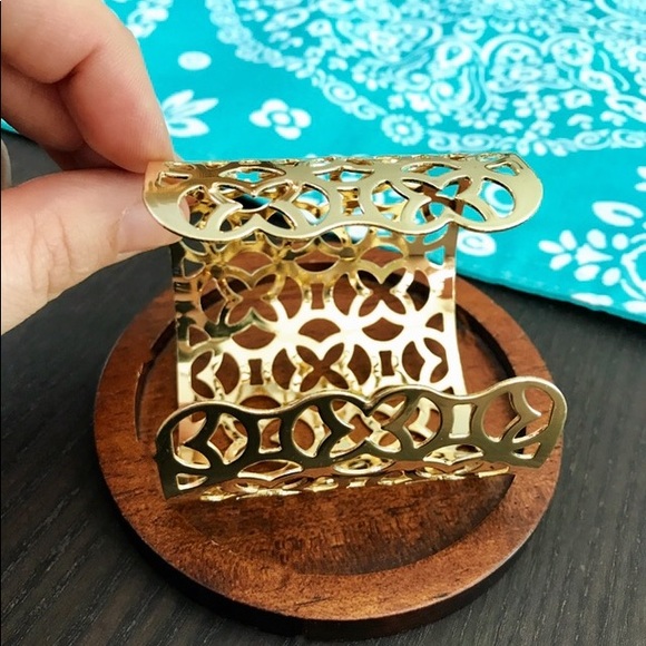 NEW!💙💎GOLDEN CLOVER QUATREFOIL CUFF BRACELET💎💙 - Picture 4 of 8